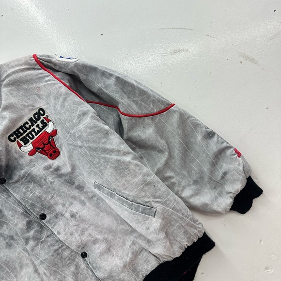STARTER Chicago Bulls Black and Gray Bomber Jacket - Picture 7 of 8